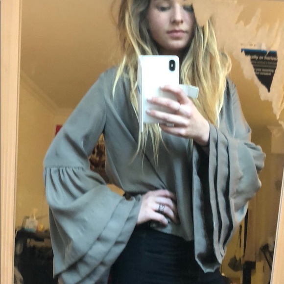 Show me your mumu green cap sleeve top - Picture 5 of 6